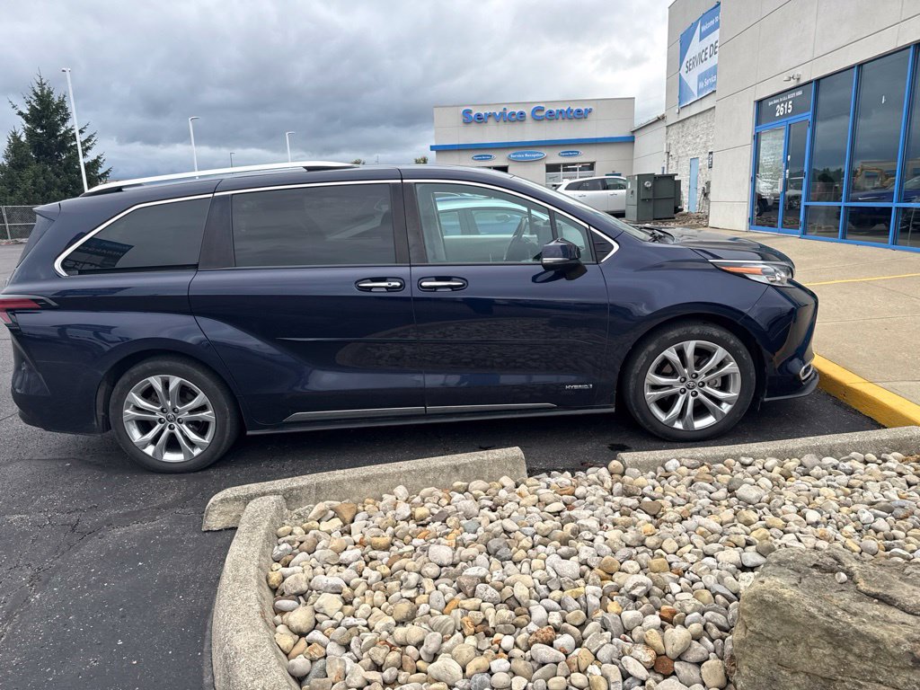 Used 2021 Toyota Sienna Platinum FWD image 8