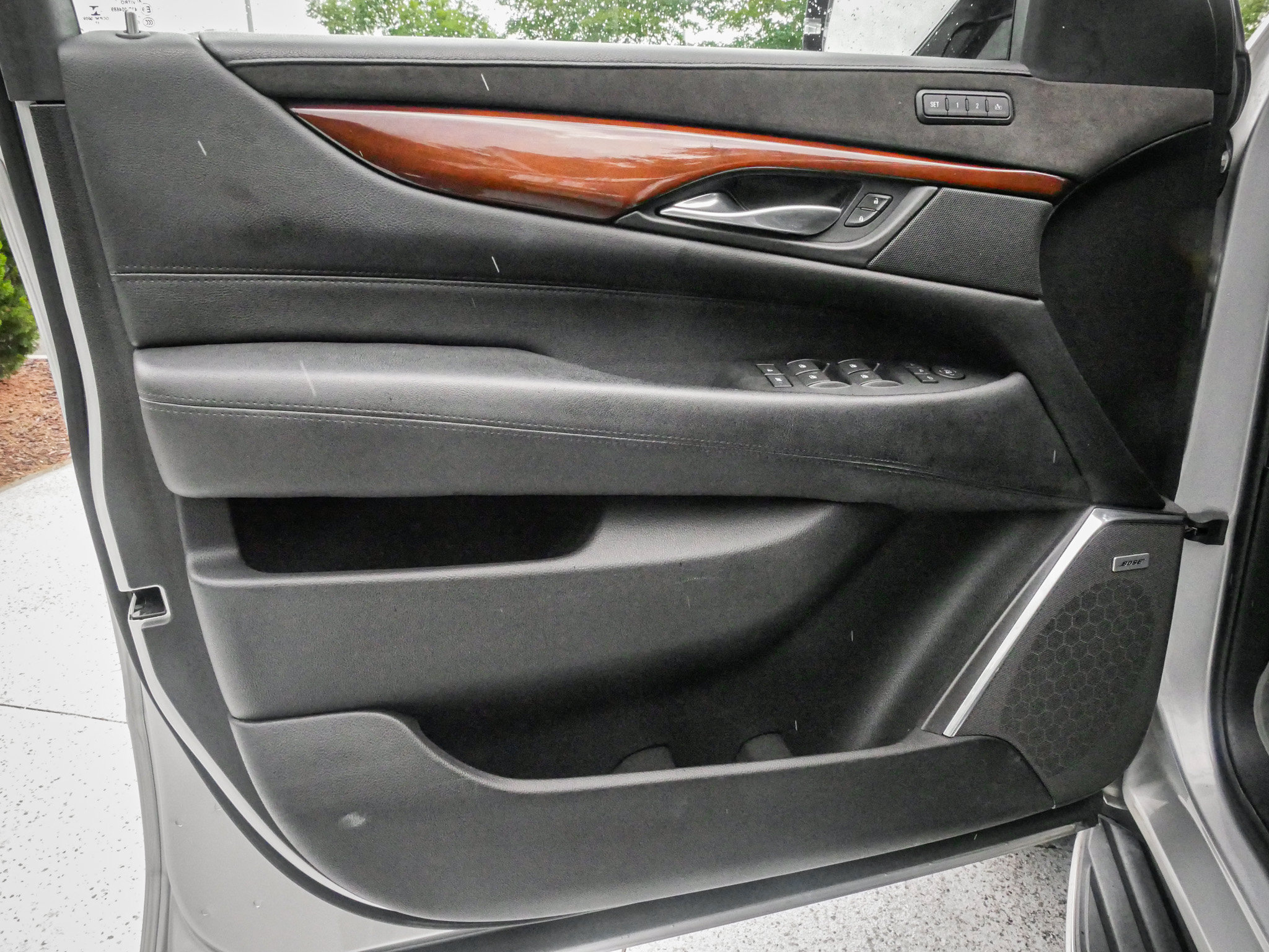 Used 2018 Cadillac Escalade ESV Luxury RWD image 14