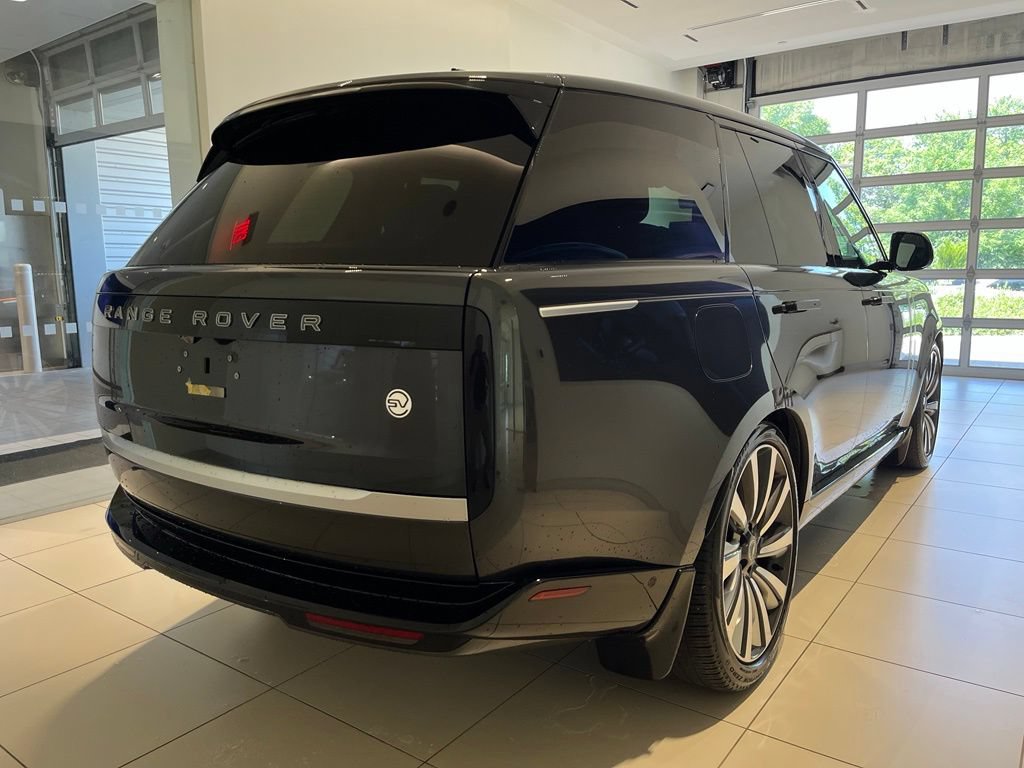 Used 2024 Land Rover Range Rover SV AWD/4WD image 9