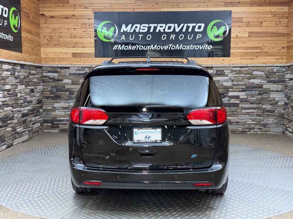 Used 2020 Chrysler Pacifica Touring-L w/ S Appearance Package FWD image 14