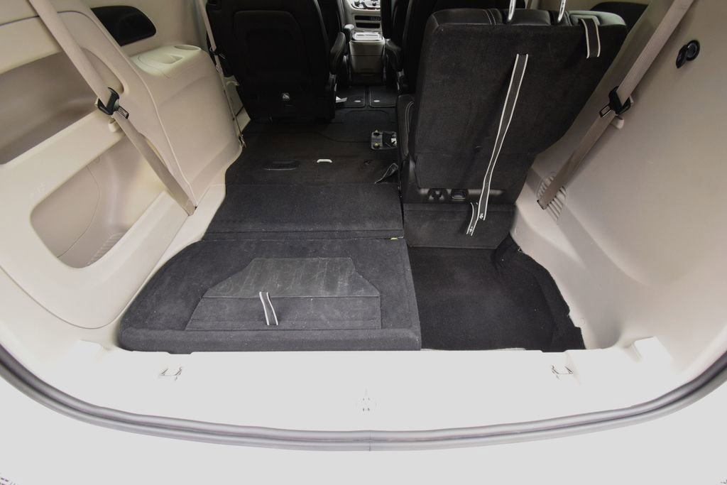 Used 2024 Chrysler Pacifica Touring-L image 27