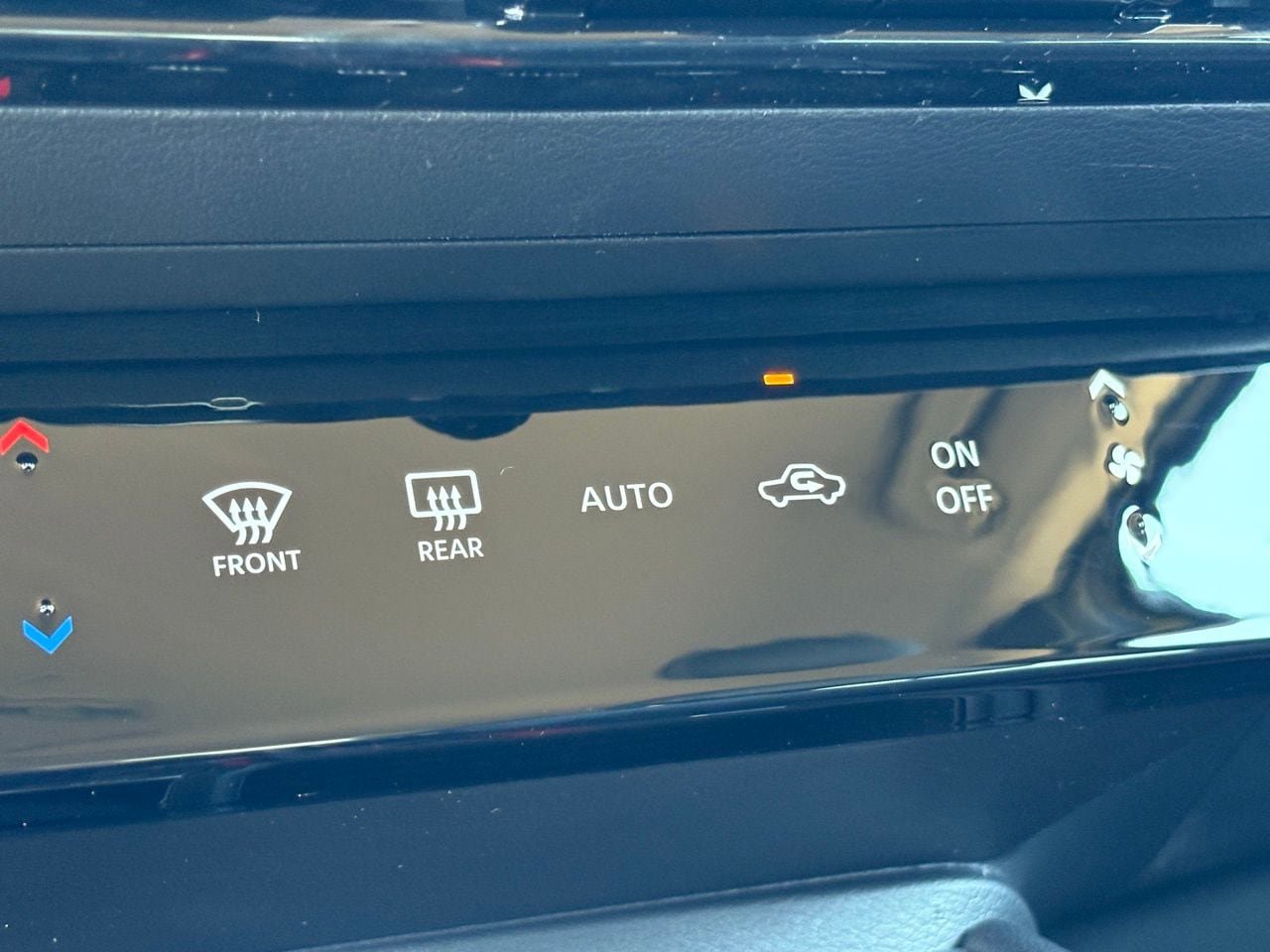 New 2026 Nissan Kicks SR FWD image 18