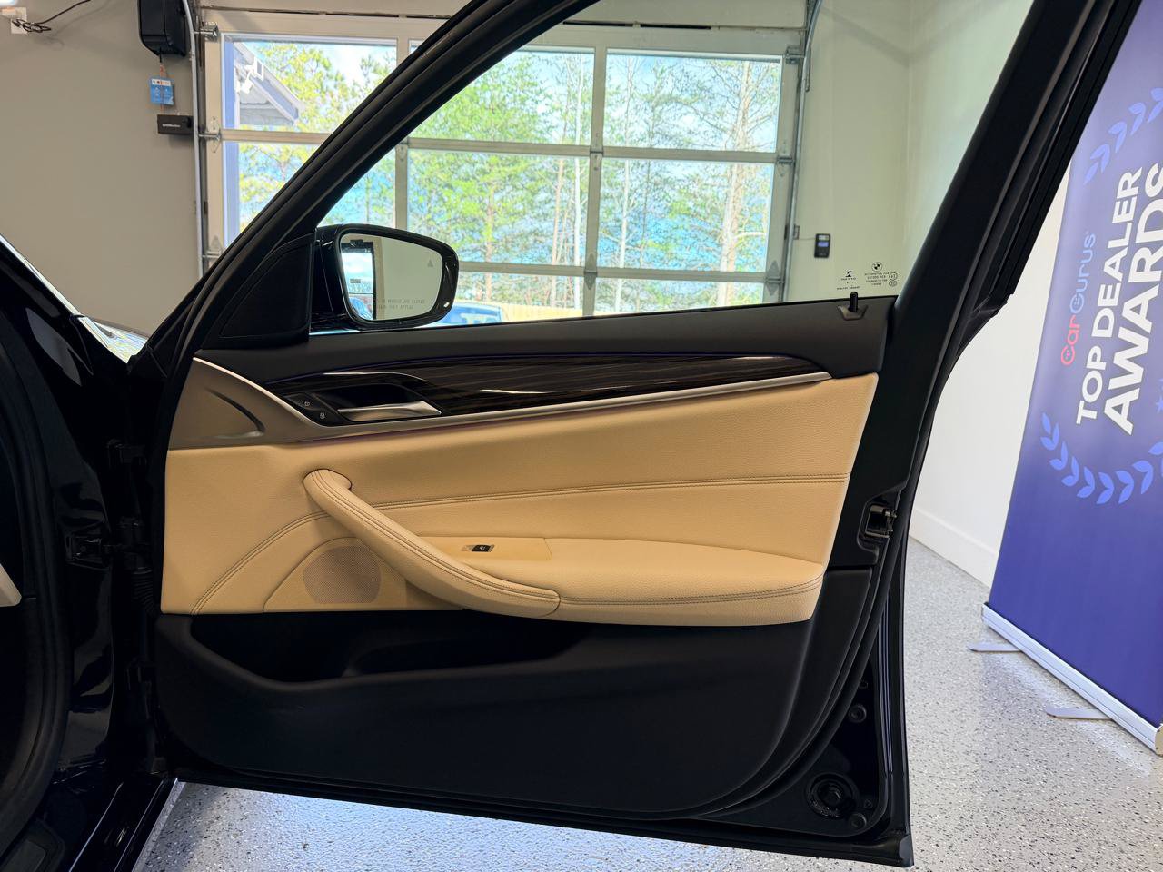 Used 2019 BMW 530i w/ Convenience Package RWD image 28