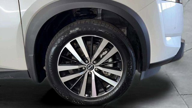 Used 2024 Nissan Pathfinder Platinum image 39
