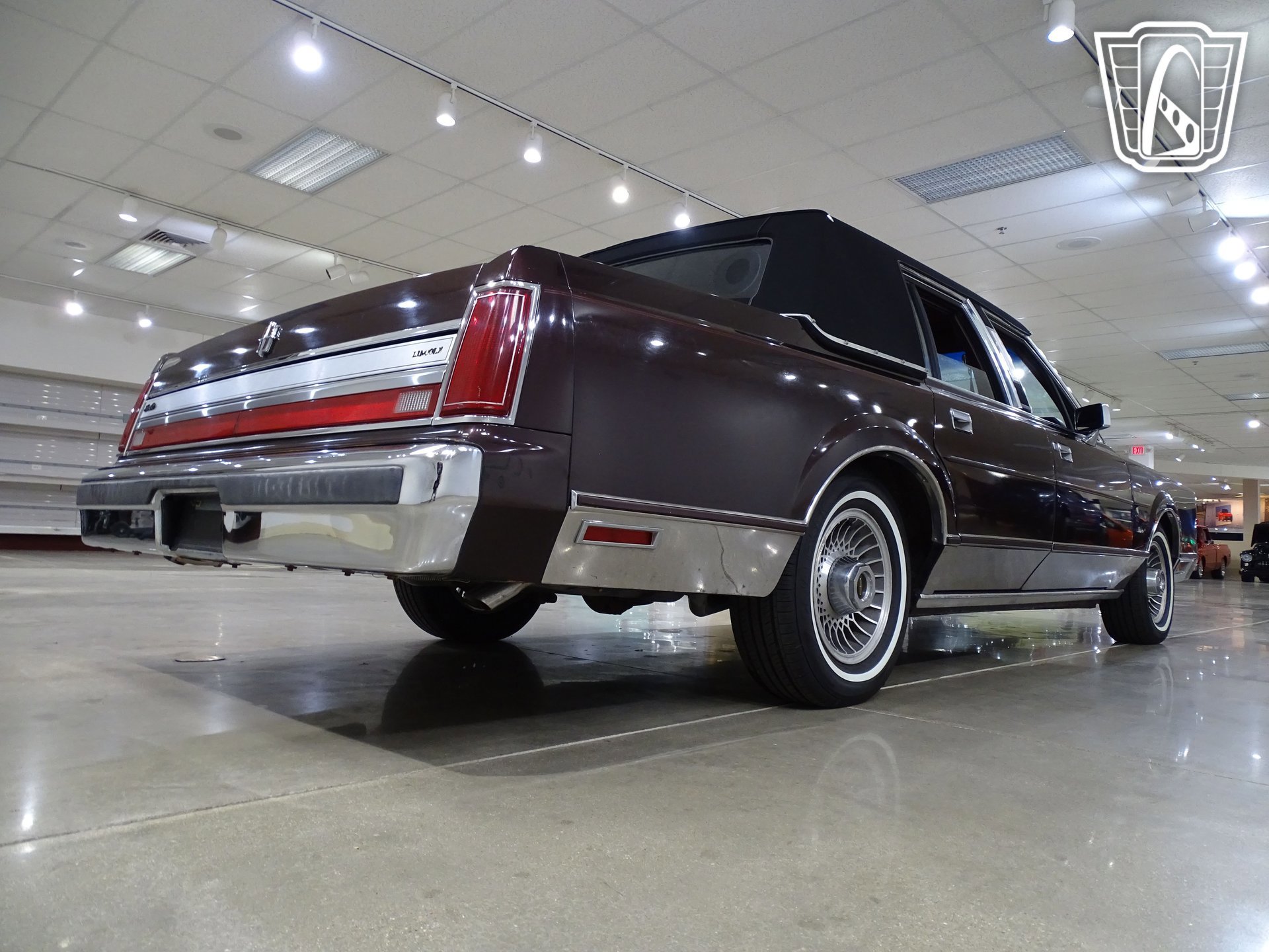 Used 1988 Lincoln Town Car RWD image 16