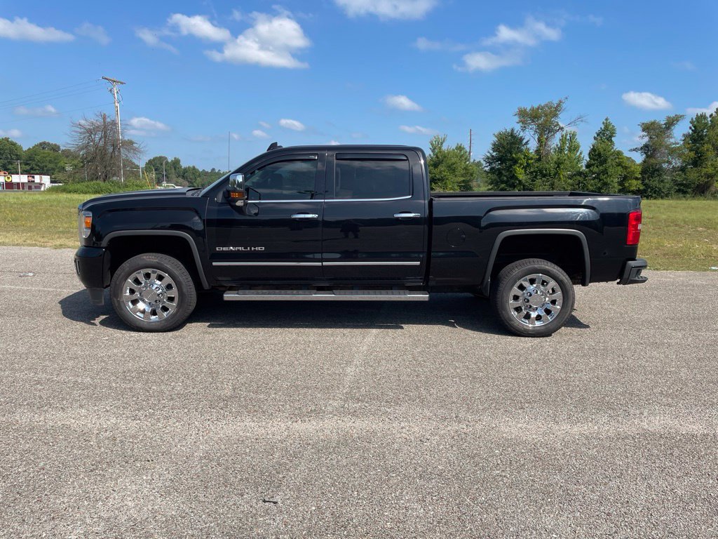 Used 2019 GMC Sierra 2500 Denali AWD/4WD image 2