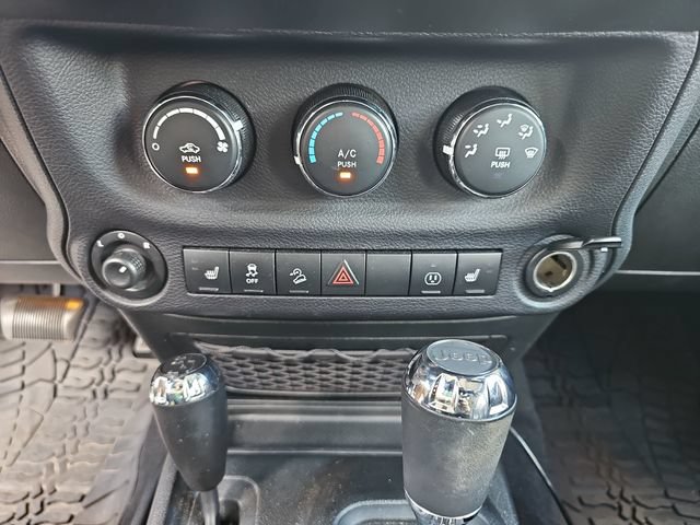 Used 2018 Jeep Wrangler Sahara AWD/4WD image 21