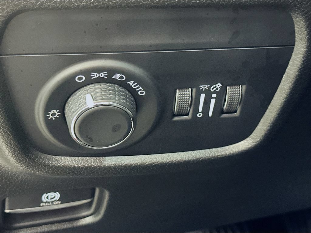 Used 2022 Jeep Grand Cherokee Altitude RWD image 21