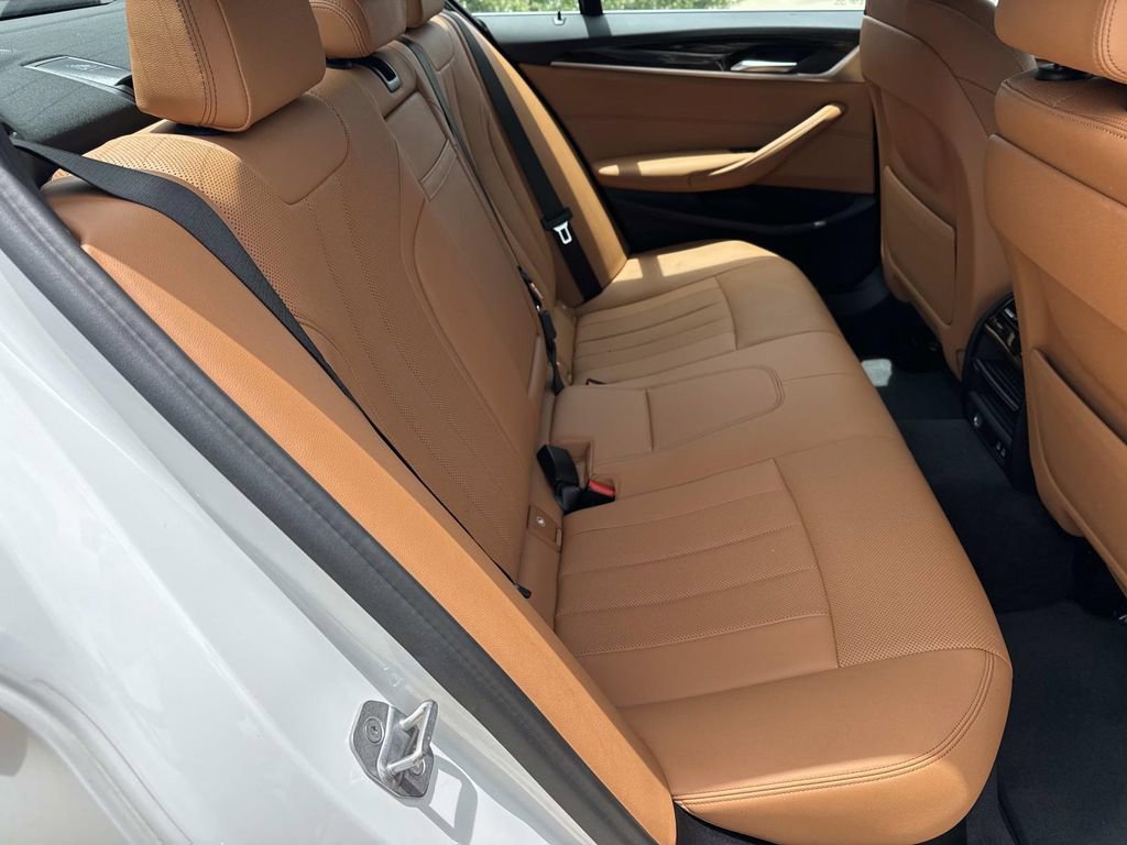 Used 2021 BMW 530i RWD image 11