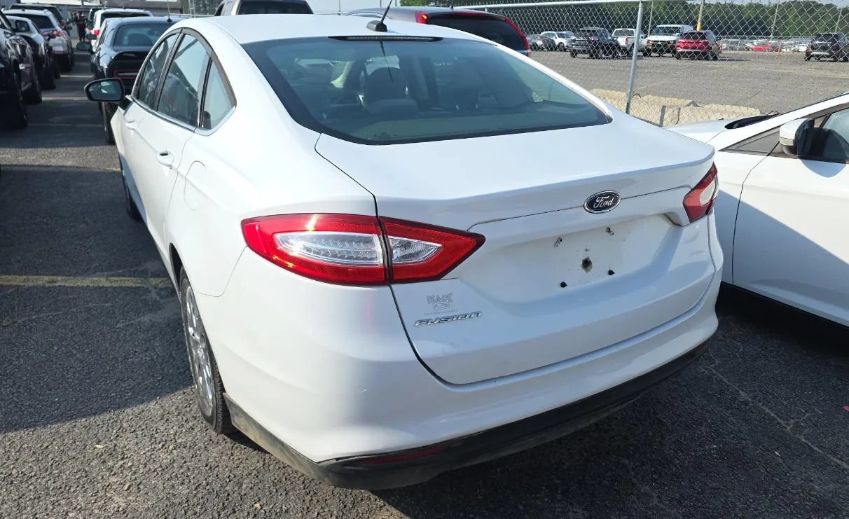 Used 2013 Ford Fusion S FWD image 4