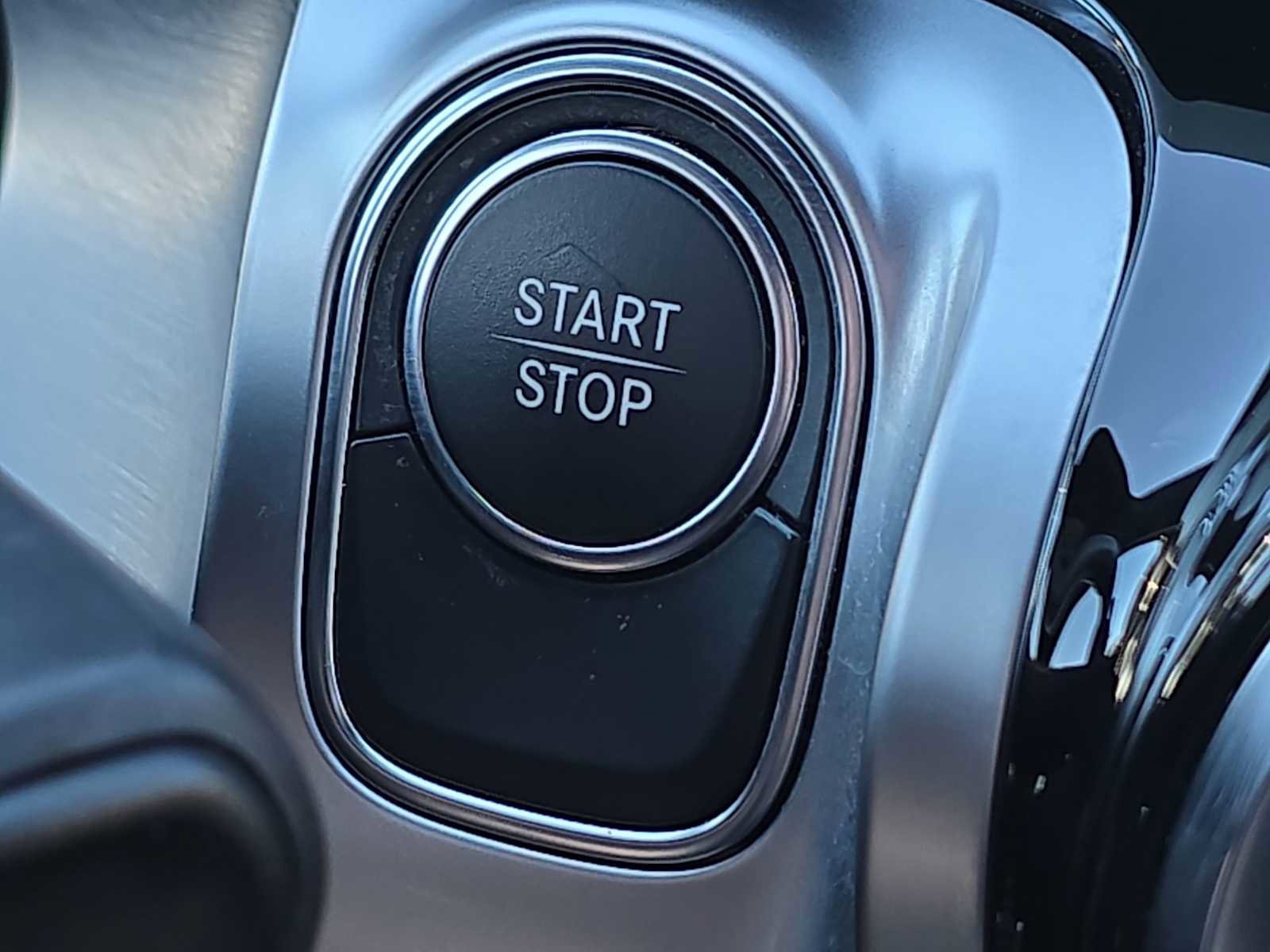 Used 2022 Mercedes-Benz EQB 300 4MATIC w/ Exclusive Package image 24