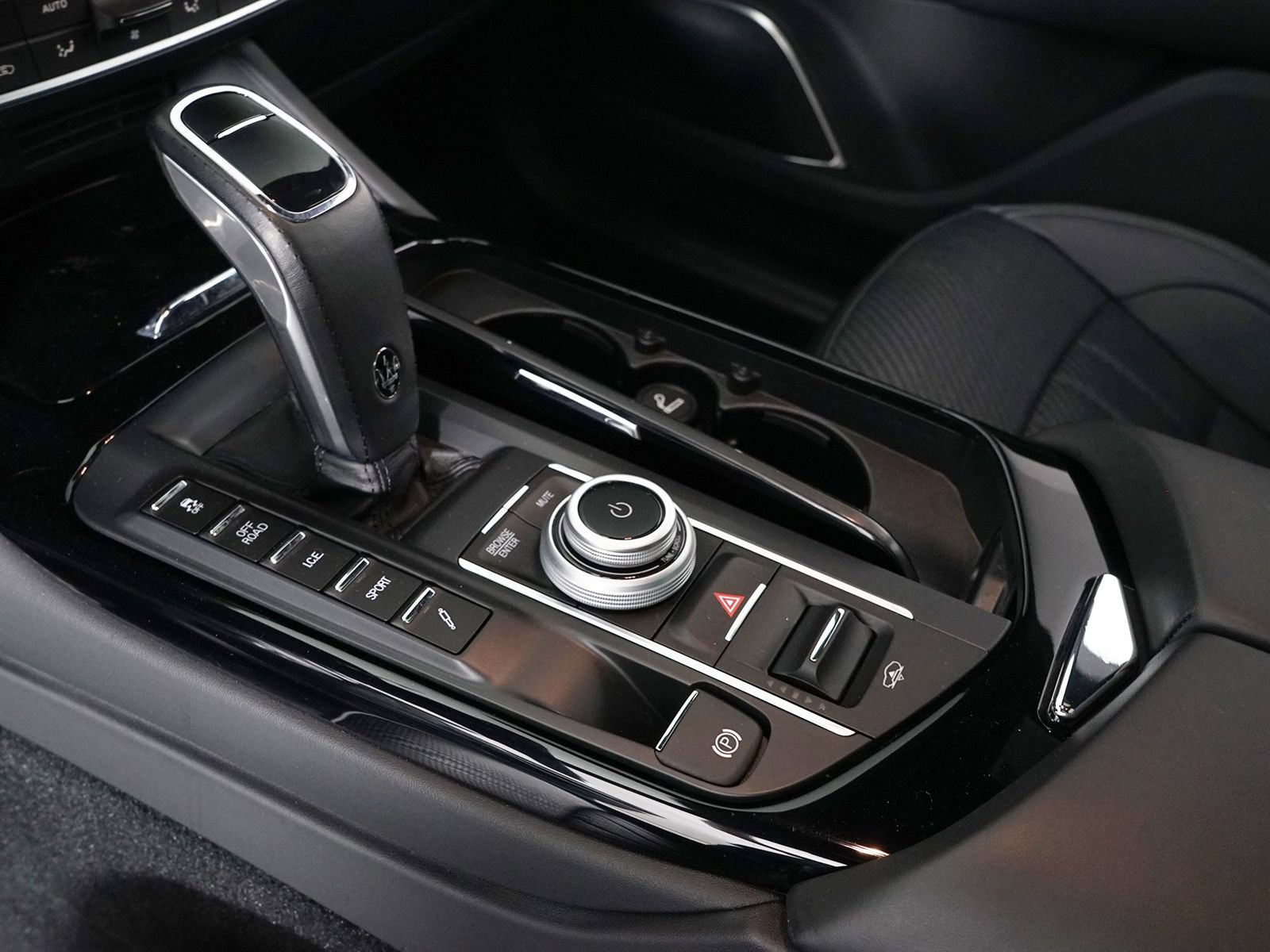 Used 2022 Maserati Levante Modena AWD/4WD image 29