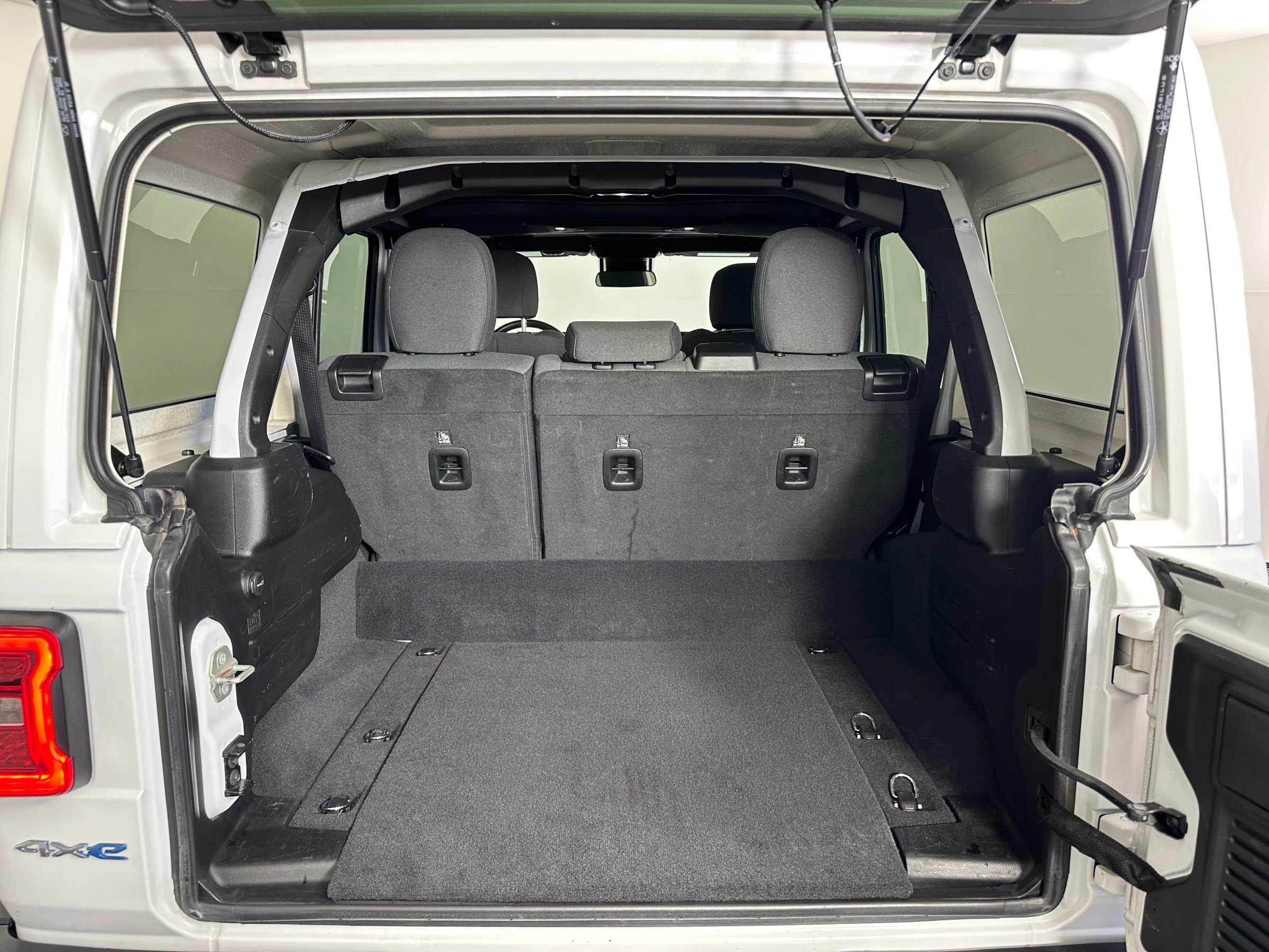 Used 2024 Jeep Wrangler Unlimited Sahara image 19