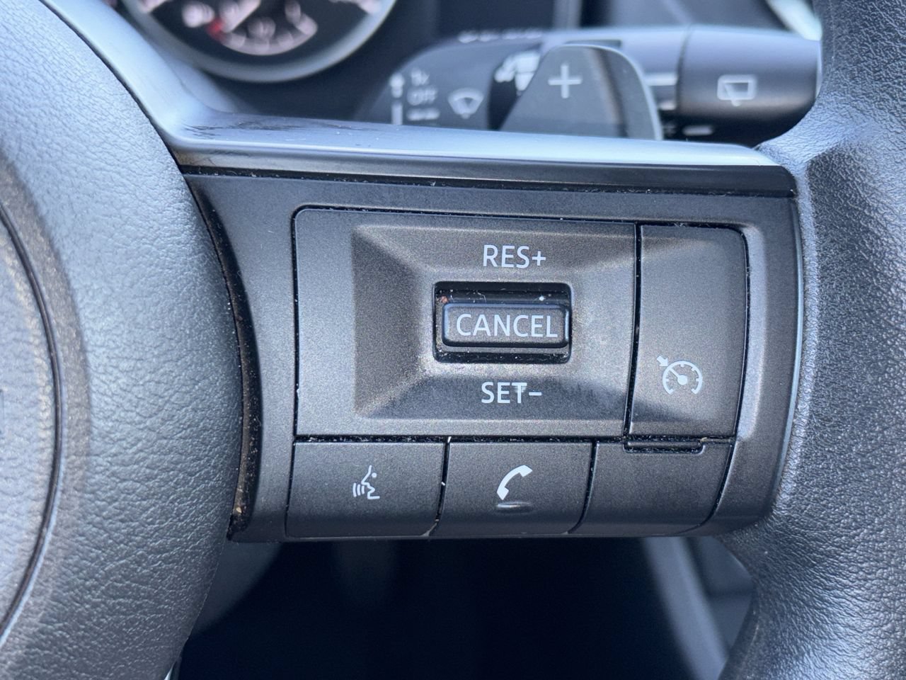 Used 2023 Nissan Rogue S FWD image 11