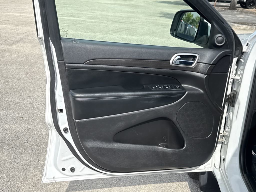 Used 2018 Jeep Grand Cherokee Altitude RWD image 13