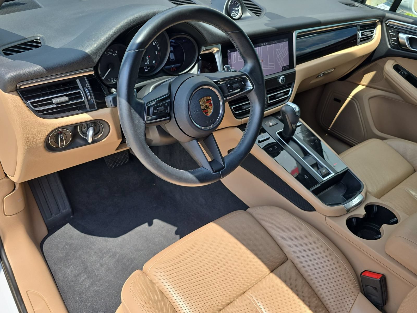 Certified 2022 Porsche Macan AWD/4WD image 4