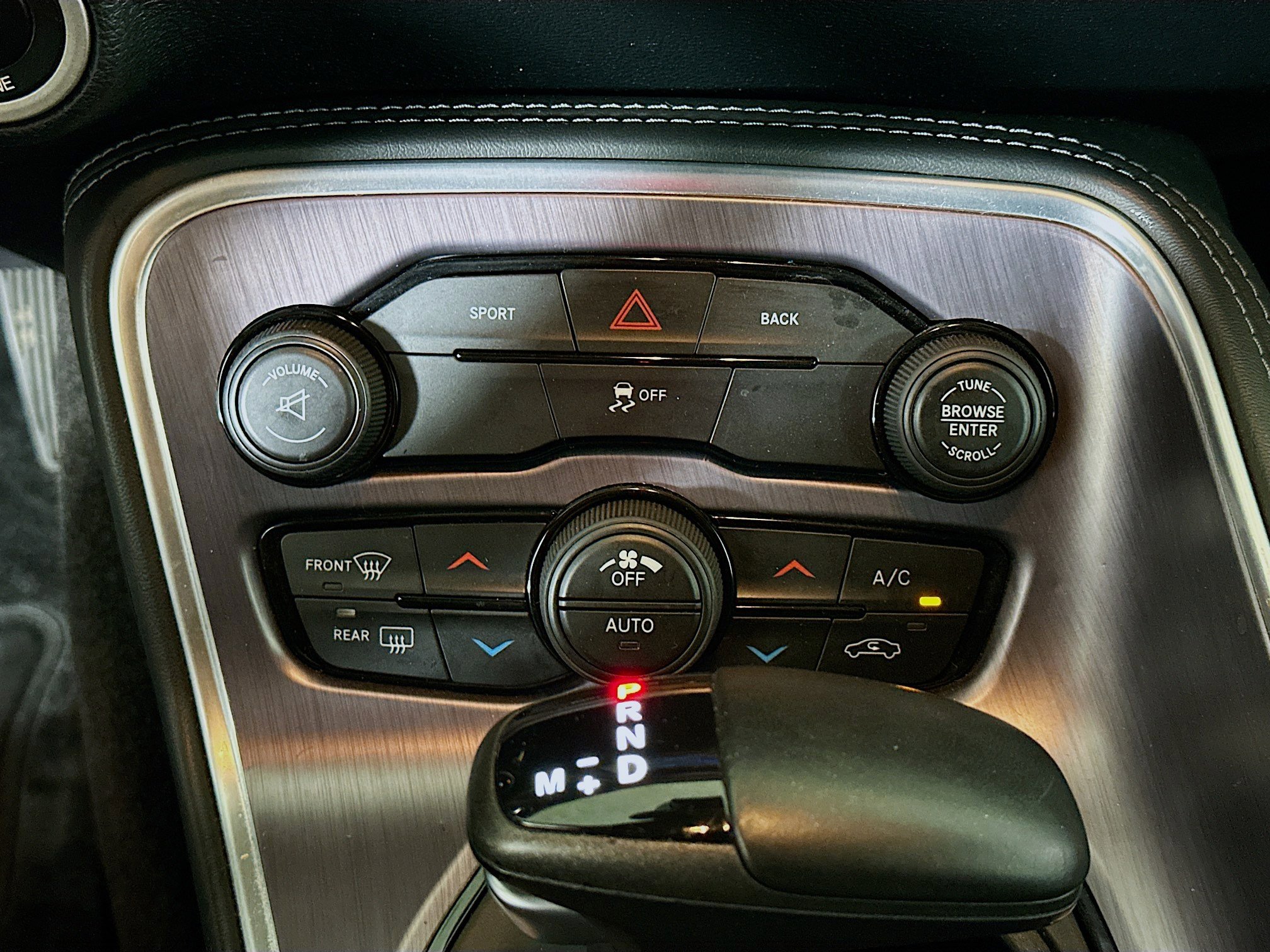 Used 2015 Dodge Challenger SXT image 22