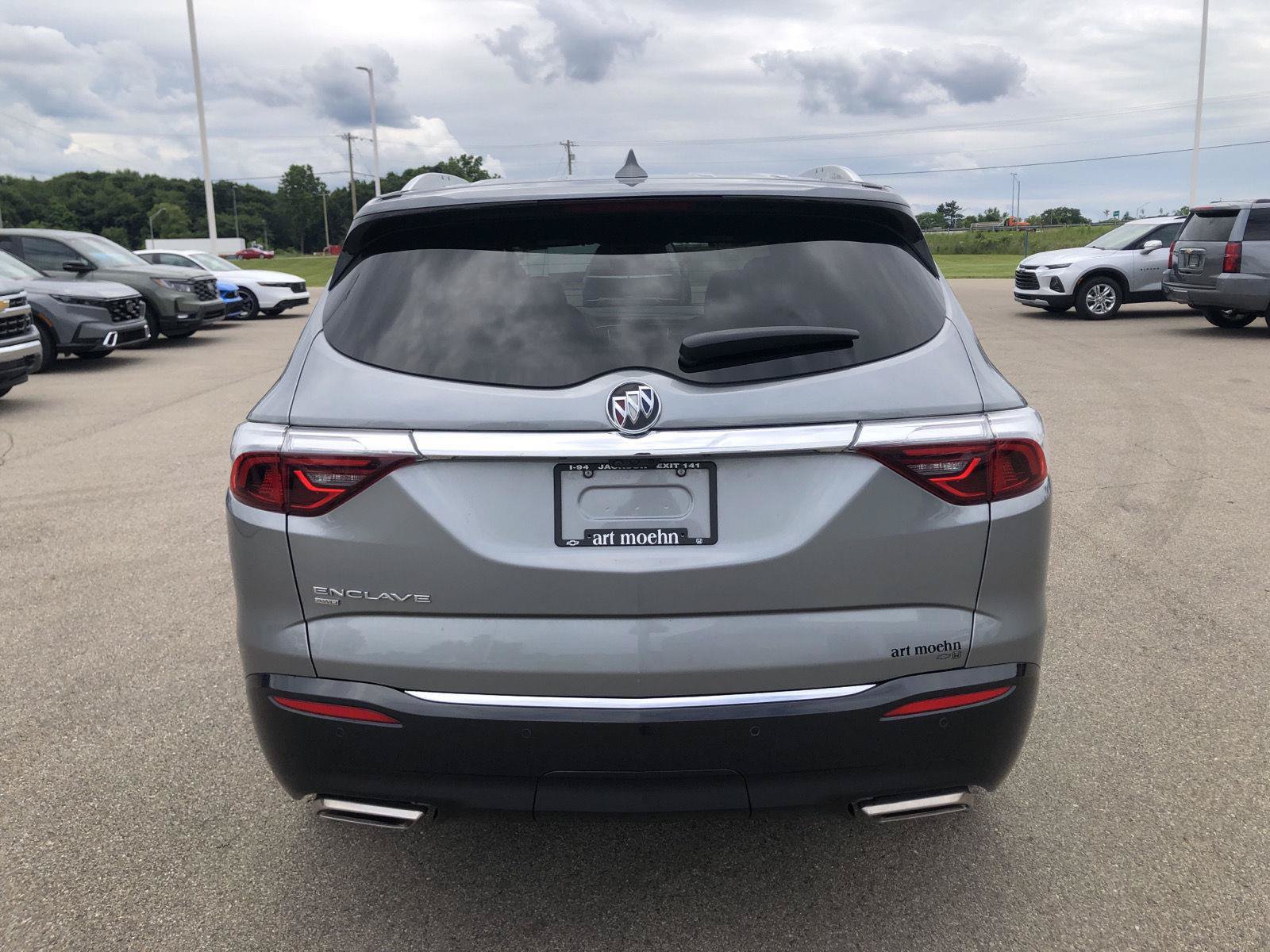 Used 2023 Buick Enclave Premium AWD/4WD image 2