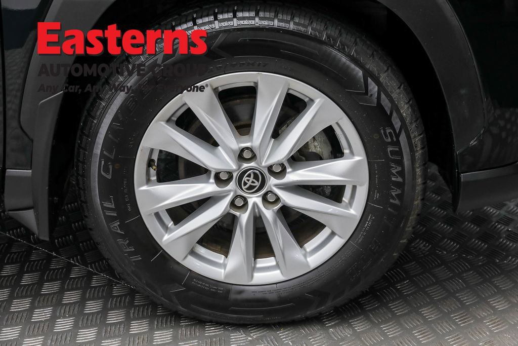 Used 2022 Toyota Corolla Cross LE image 29