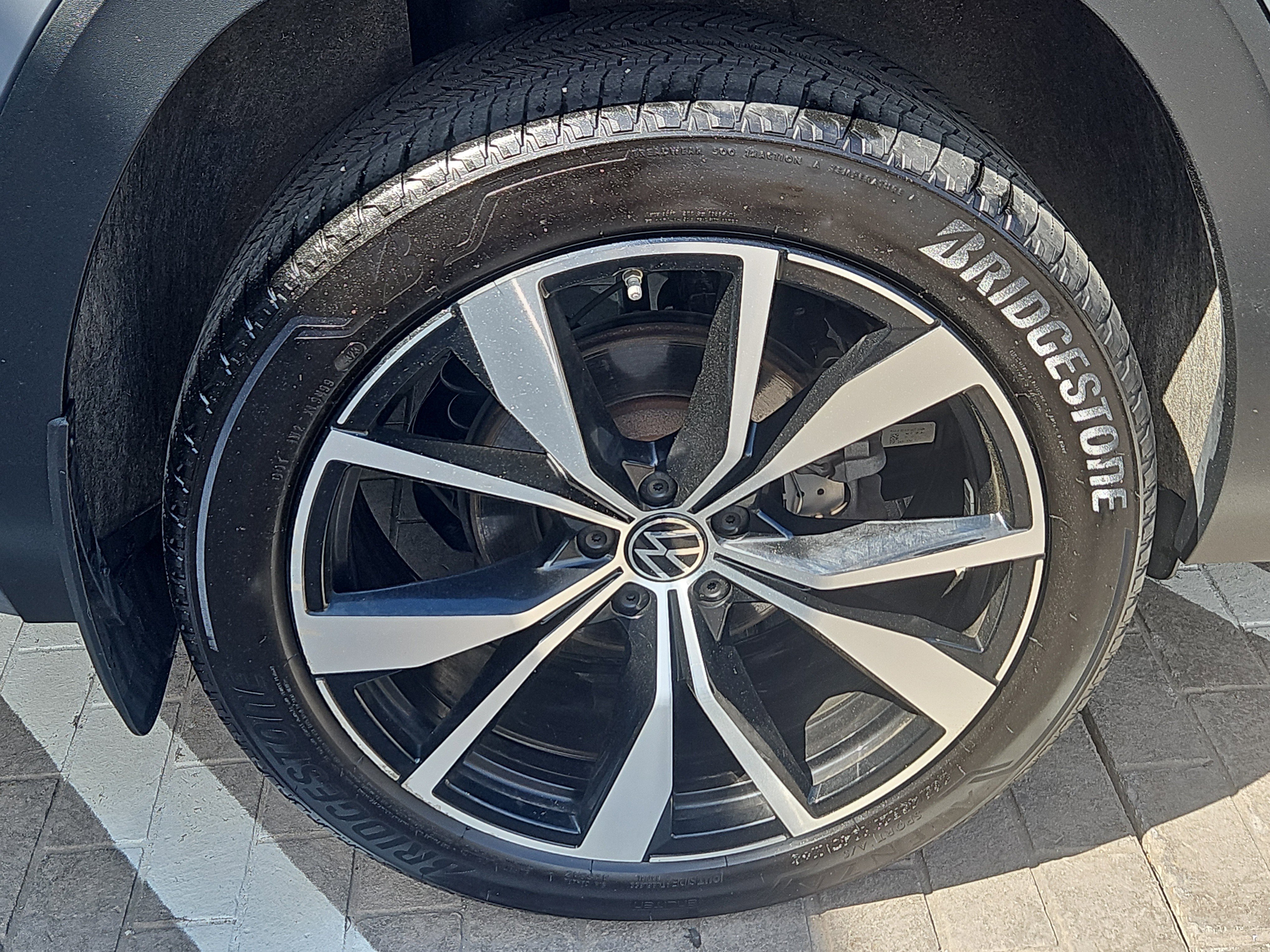 Certified 2024 Volkswagen Atlas Cross Sport SEL Premium R-Line AWD/4WD image 36