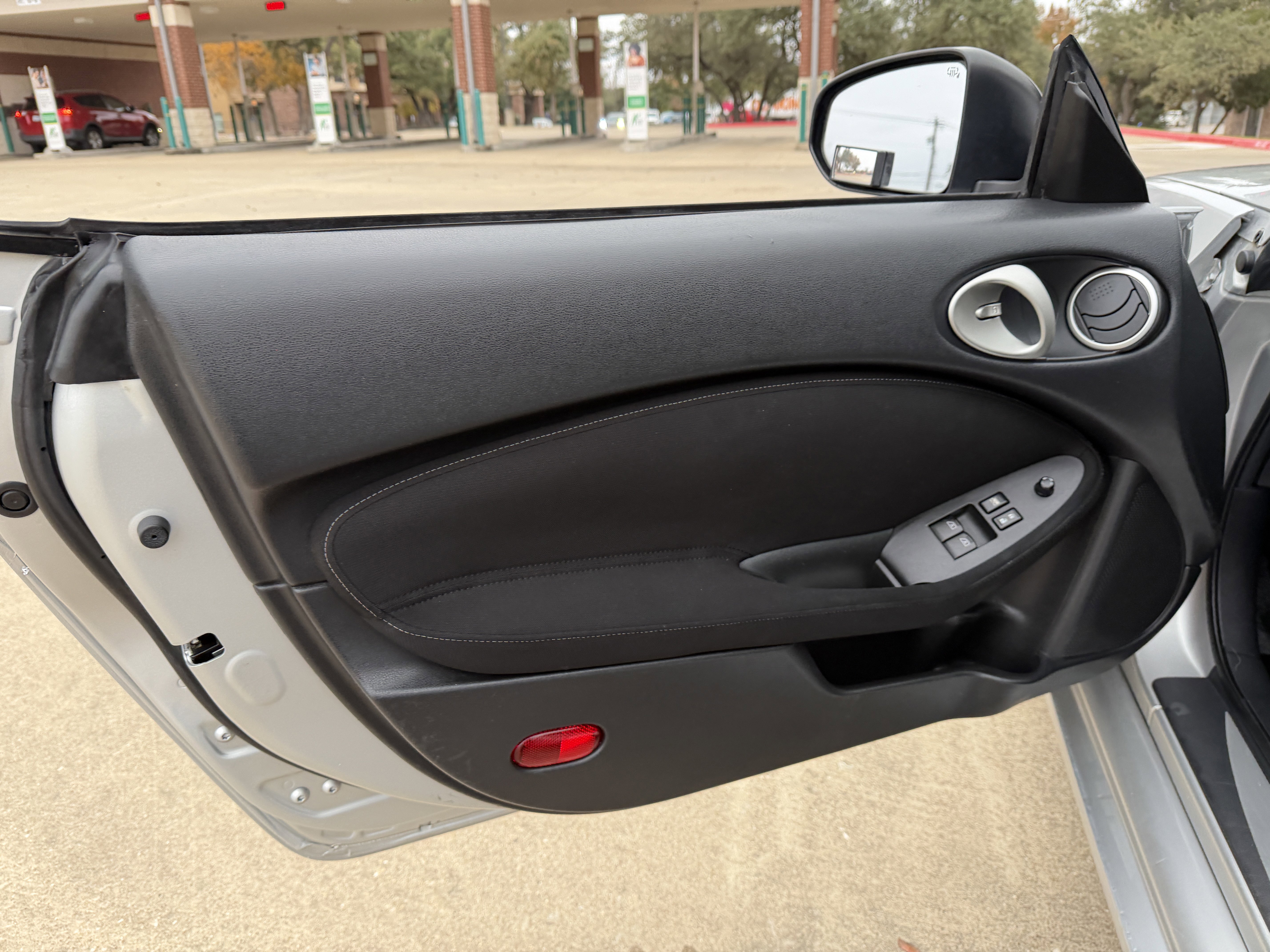 Used 2011 Nissan 370Z Coupe image 18