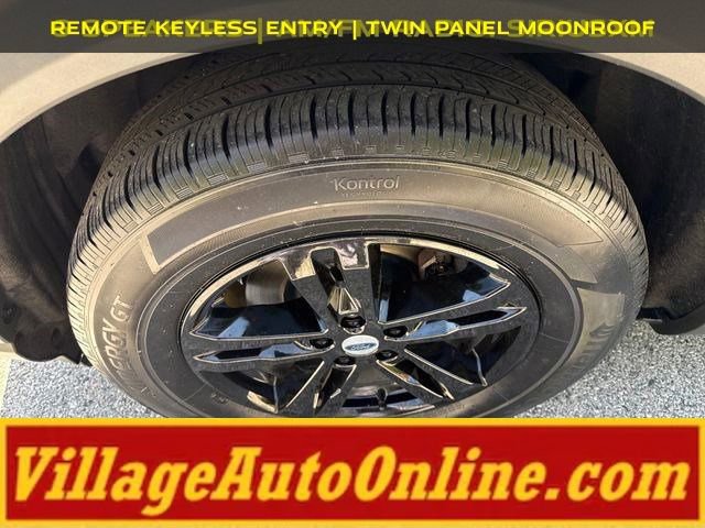 Used 2022 Ford Explorer XLT w/ Equipment Group 202A AWD/4WD image 9