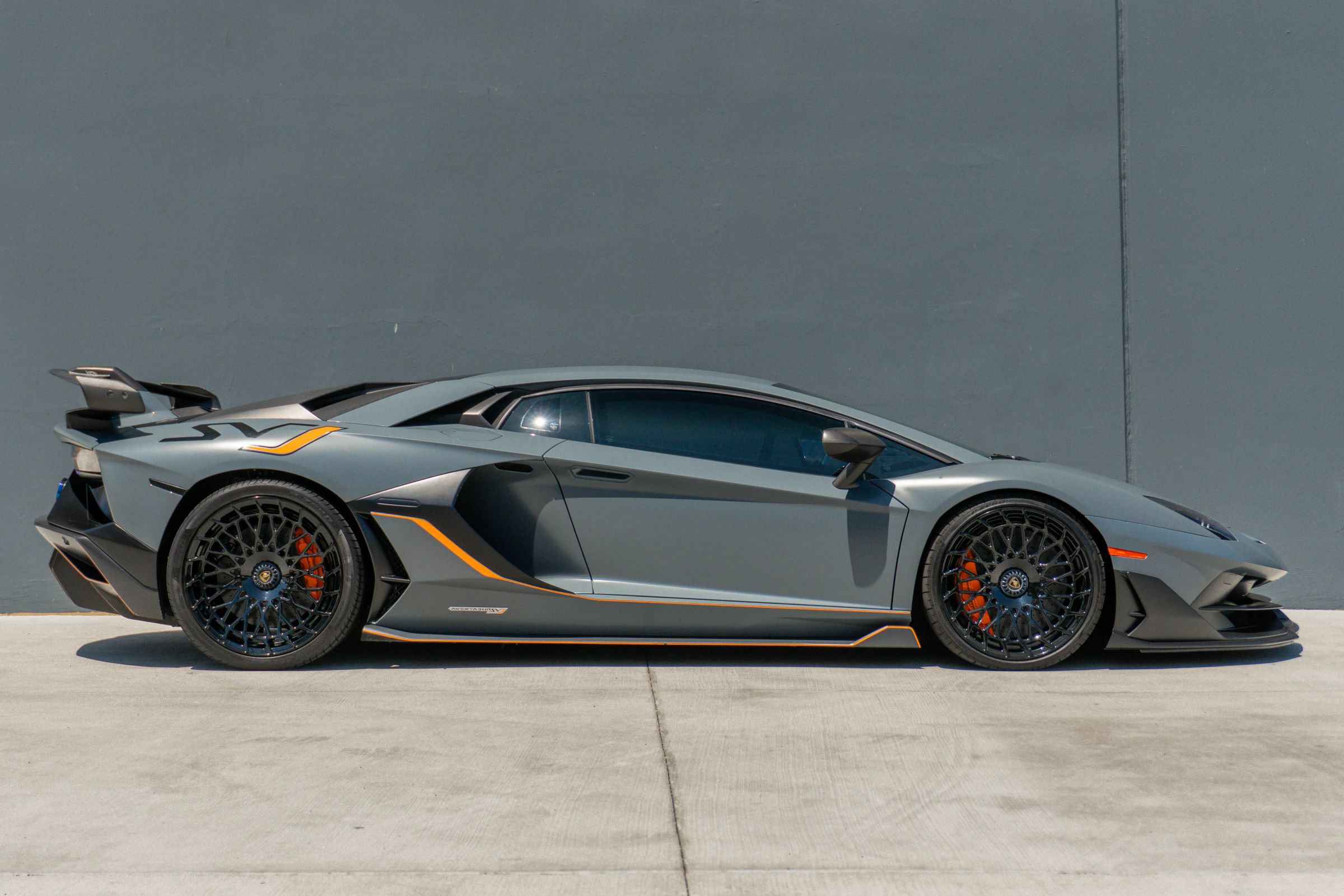 Used 2019 Lamborghini Aventador SVJ AWD/4WD image 7