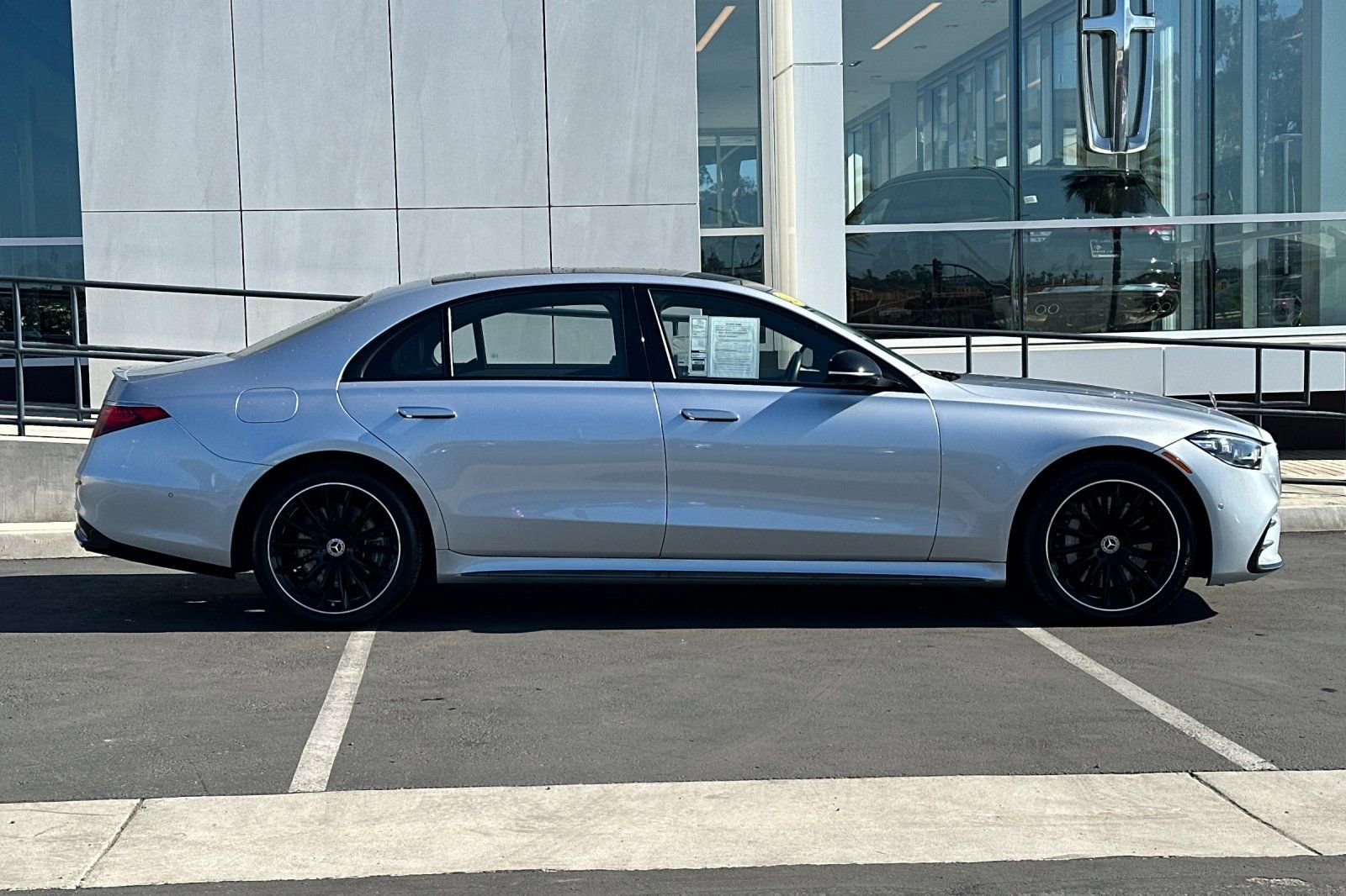 Used 2023 Mercedes-Benz S 500 4MATIC image 2