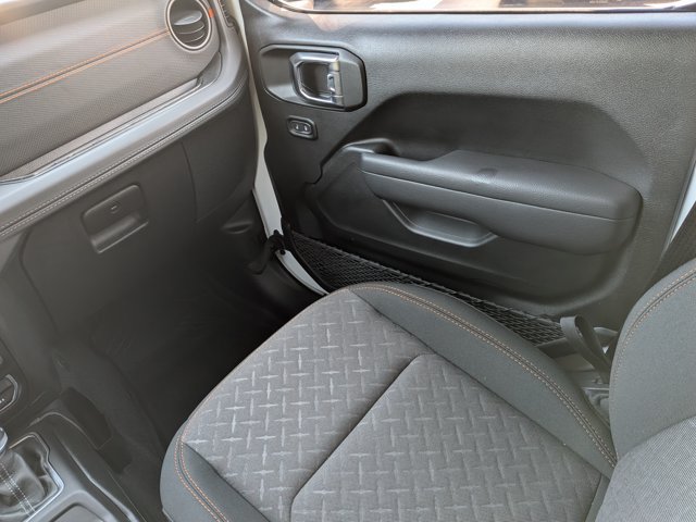 Used 2025 Jeep Gladiator Mojave AWD/4WD image 15