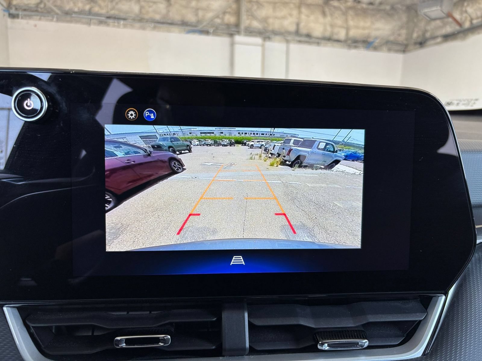 Used 2025 Chevrolet Equinox LT FWD image 23