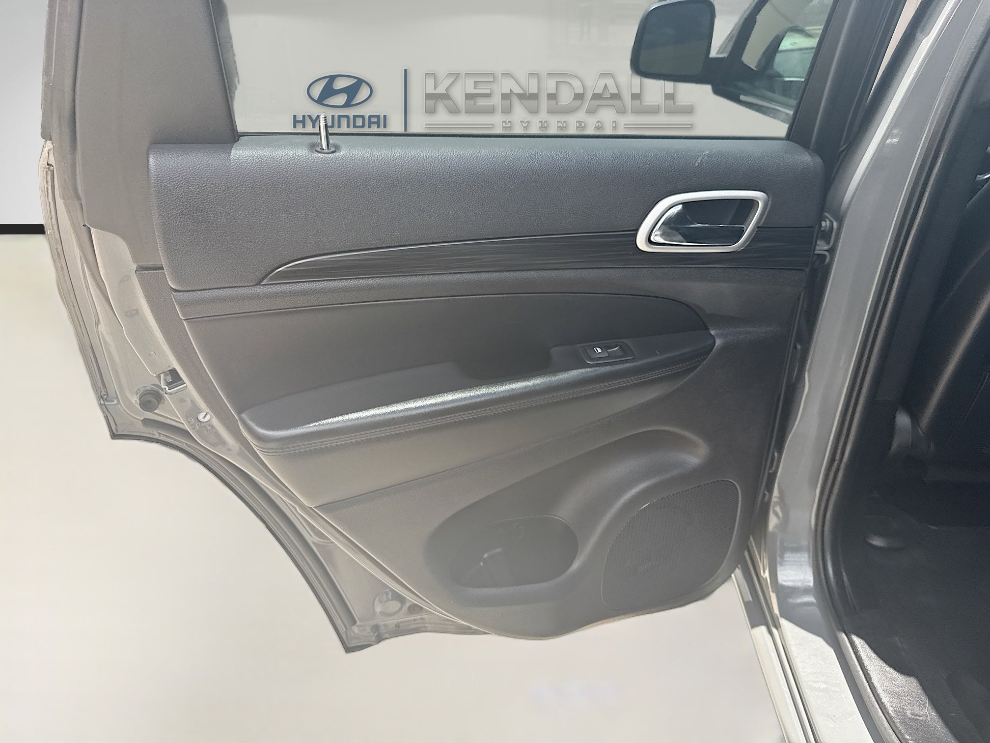 Used 2021 Jeep Grand Cherokee Laredo X RWD image 23