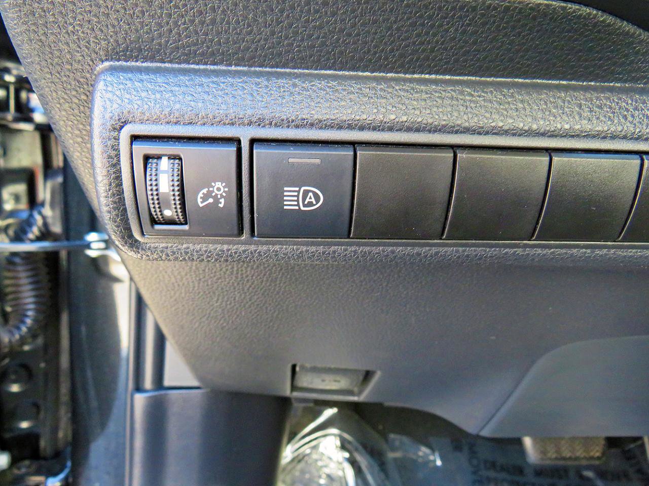 Used 2021 Toyota Corolla LE FWD image 25