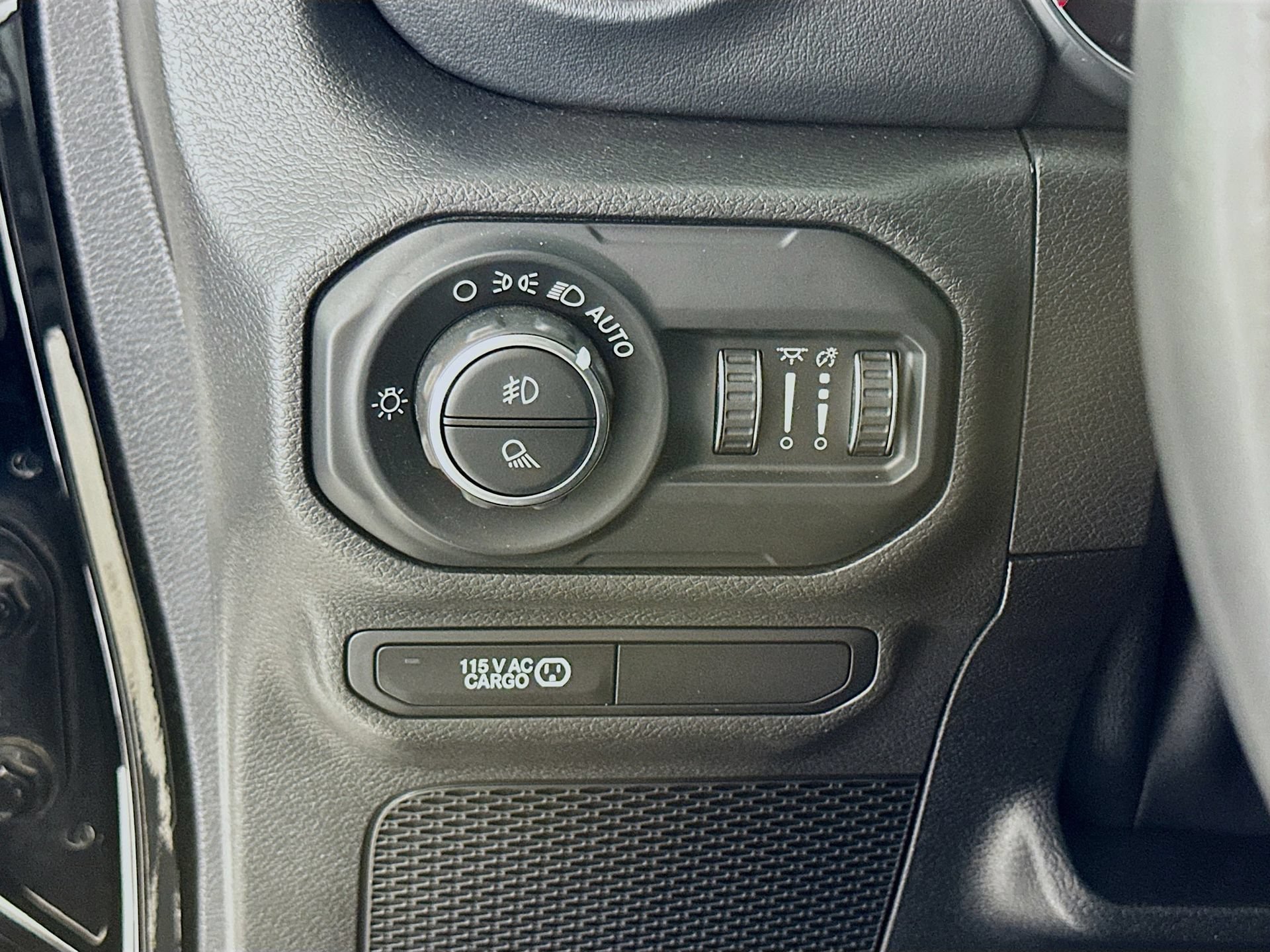 Used 2020 Jeep Gladiator Rubicon AWD/4WD image 11