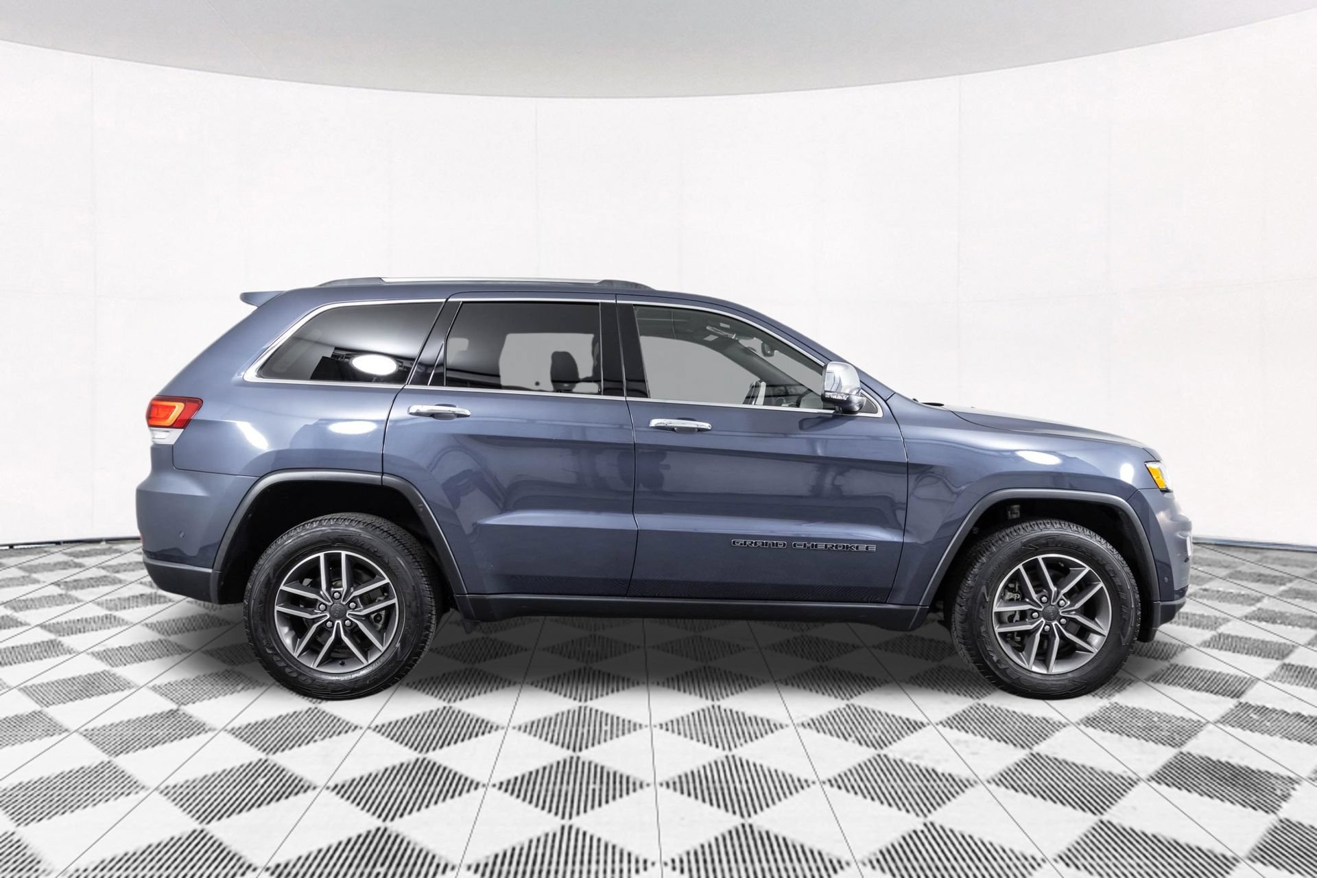 Used 2021 Jeep Grand Cherokee Limited AWD/4WD image 22