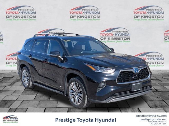 Used 2024 Toyota Highlander Platinum image 1