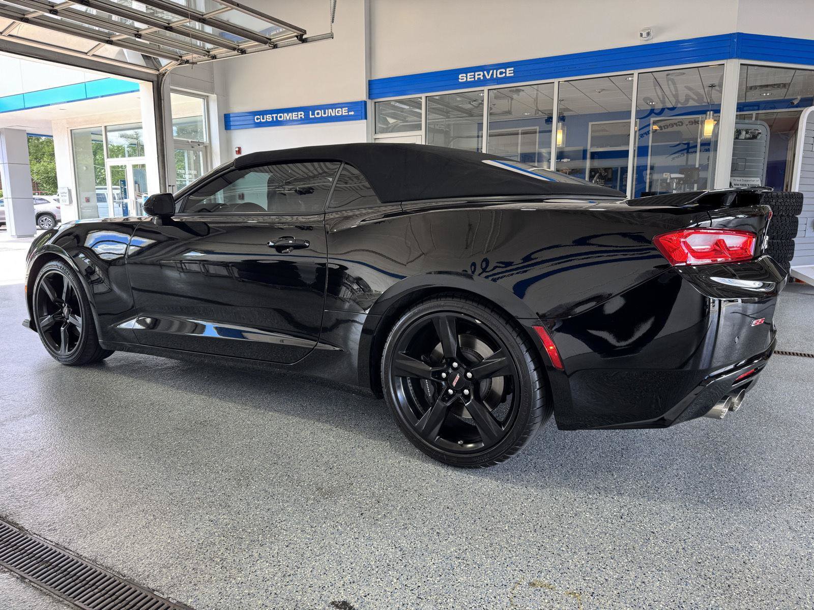 Used 2017 Chevrolet Camaro SS RWD image 5