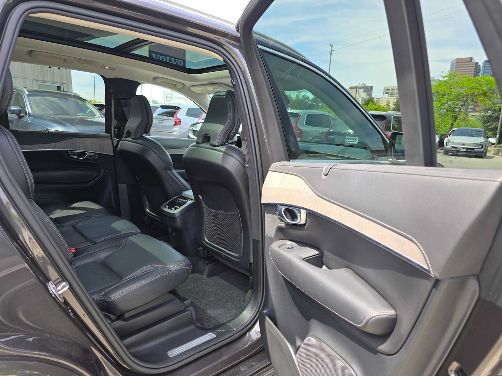 Certified 2023 Volvo XC90 B6 Ultimate w/ Lounge Package AWD/4WD image 14