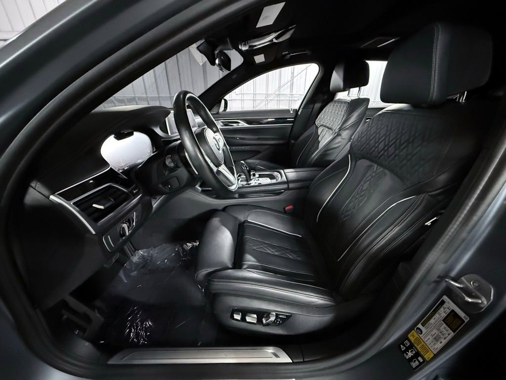 Used 2022 BMW 750i xDrive w/ Luxury Rear Seating Package image 14