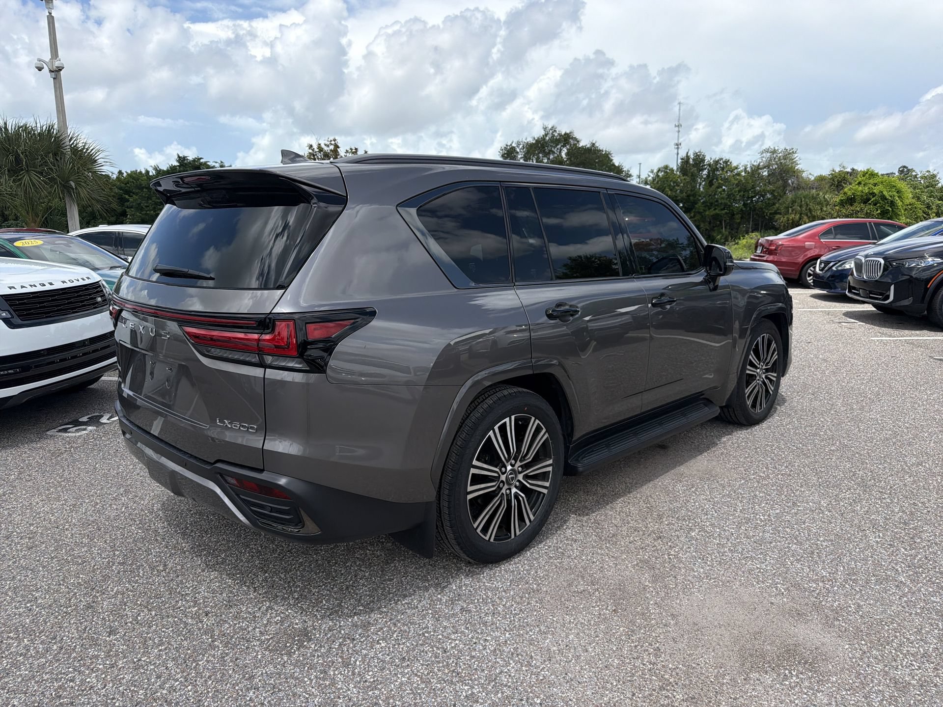 Used 2024 Lexus LX 600 4WD w/ Appearance Package image 4