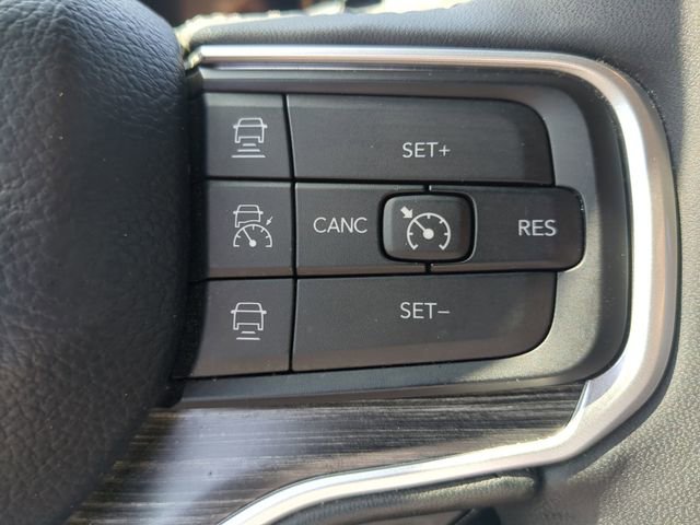 Used 2024 Jeep Wagoneer Series II w/ Flexible Seating Group image 33