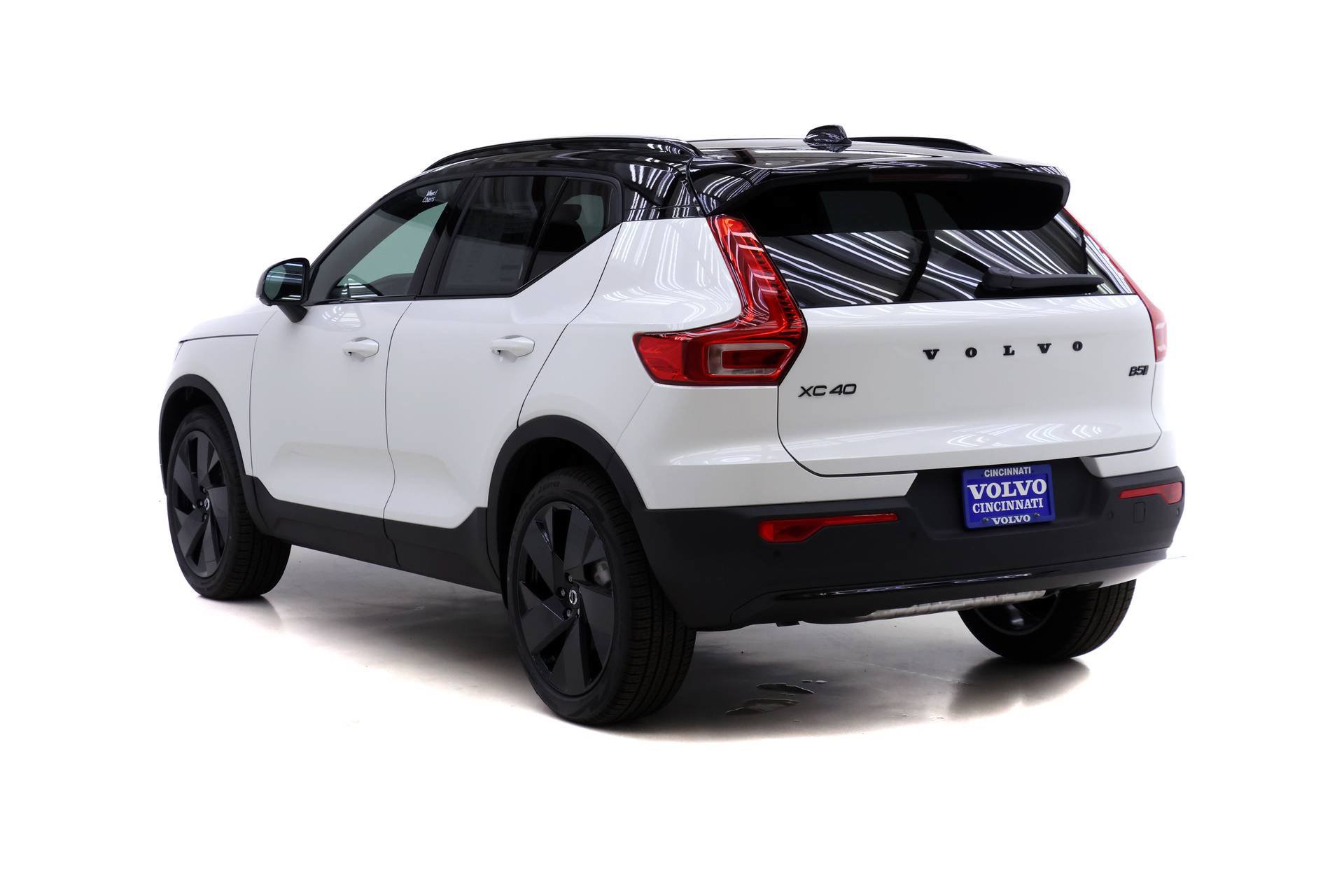 New 2026 Volvo XC40 B5 Ultra w/ Protection Package Premier AWD/4WD image 5