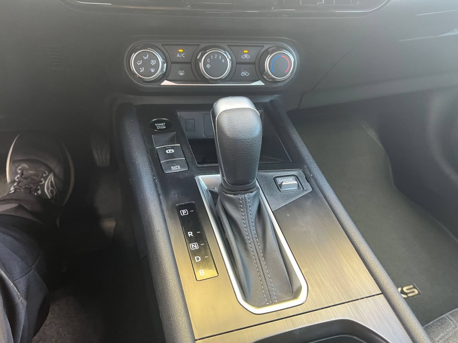 Used 2025 Nissan Kicks SV FWD image 38