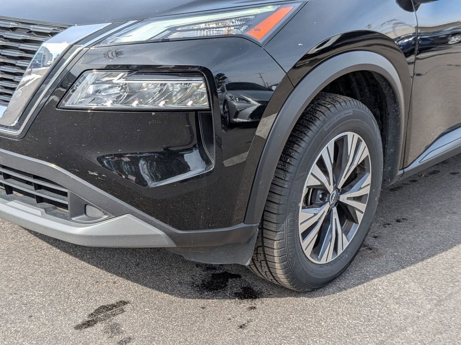 Used 2023 Nissan Rogue SV image 9