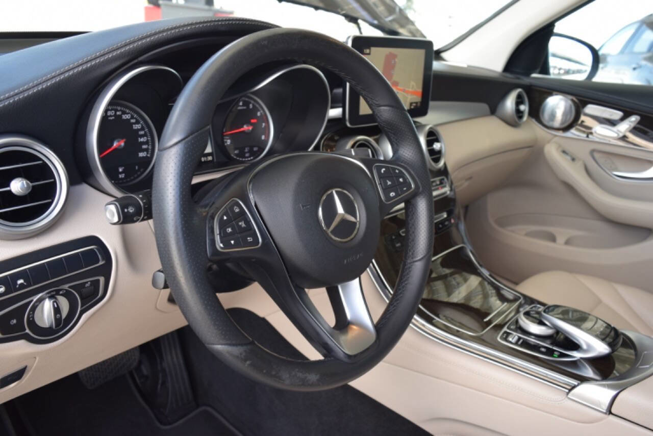 Used 2017 Mercedes-Benz GLC 300 4MATIC image 28