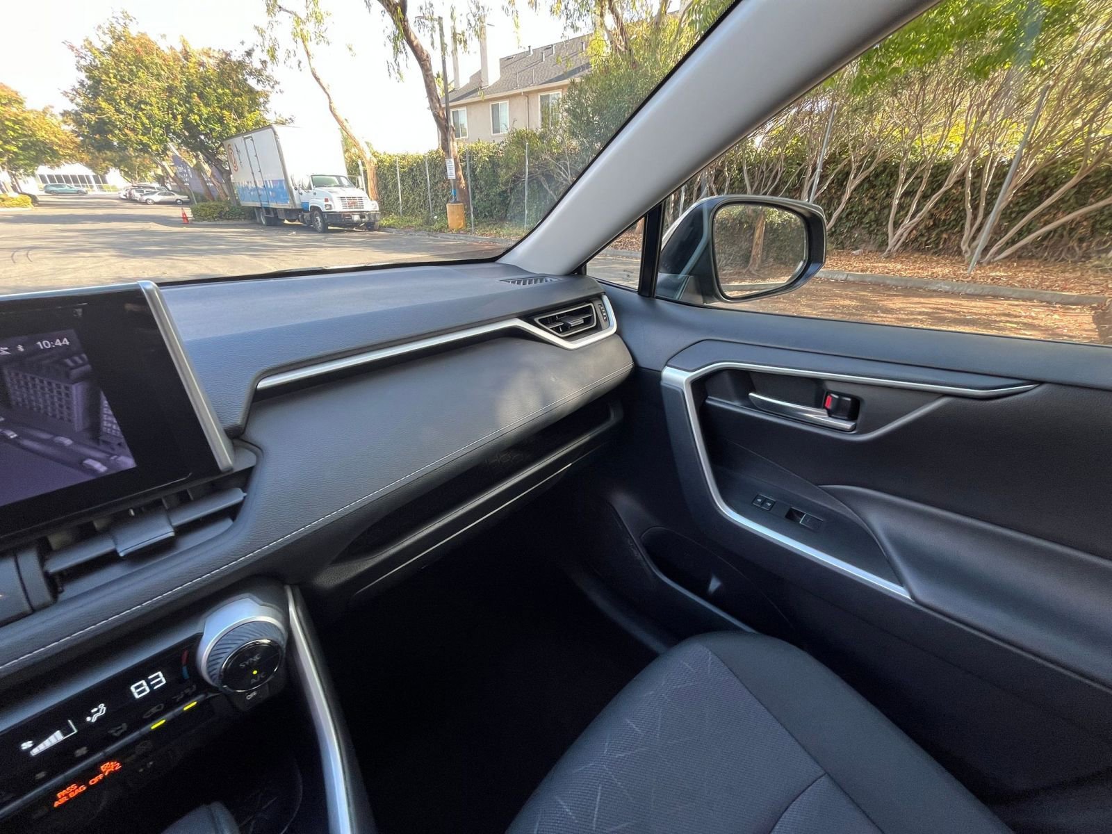 Used 2025 Toyota RAV4 XLE image 34