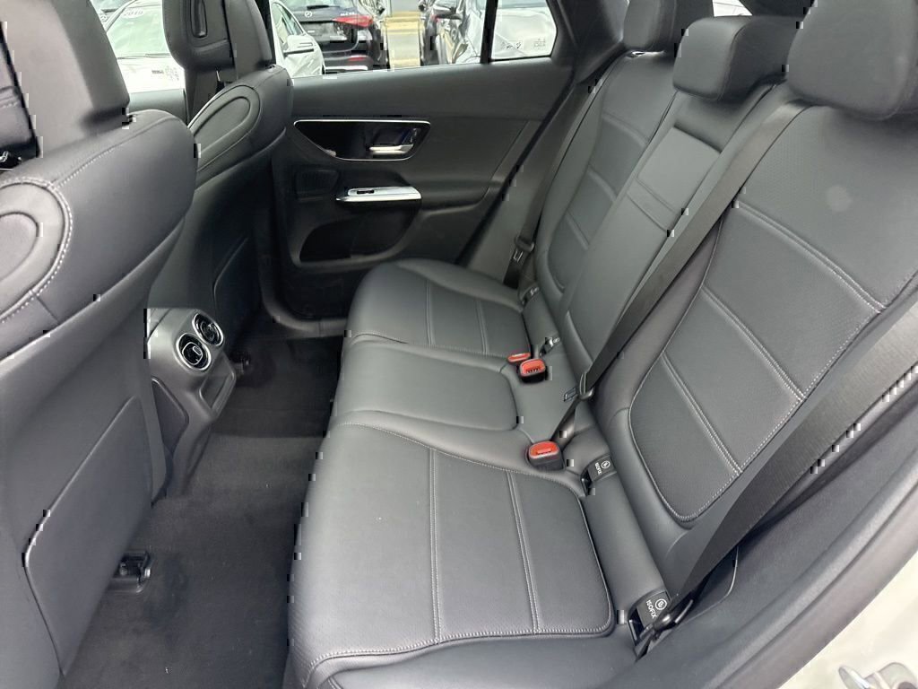 Used 2026 Mercedes-Benz GLC 300 4MATIC image 17