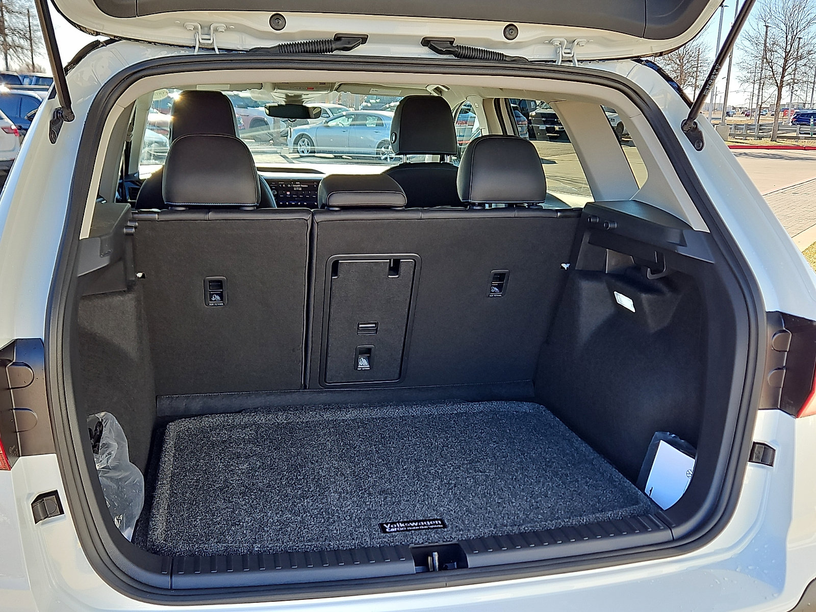 Certified 2024 Volkswagen Taos SE image 6