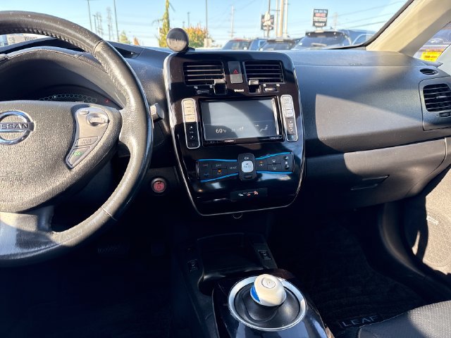 Used 2014 Nissan Leaf SL w/ Premium Package FWD image 20