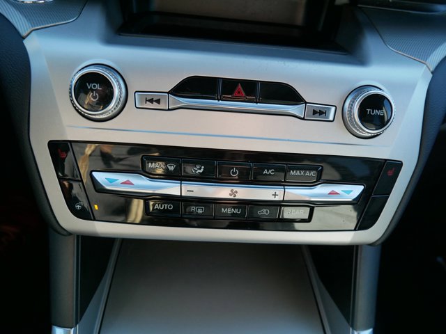 Certified 2022 Ford Explorer XLT w/ Equipment Group 202A image 25