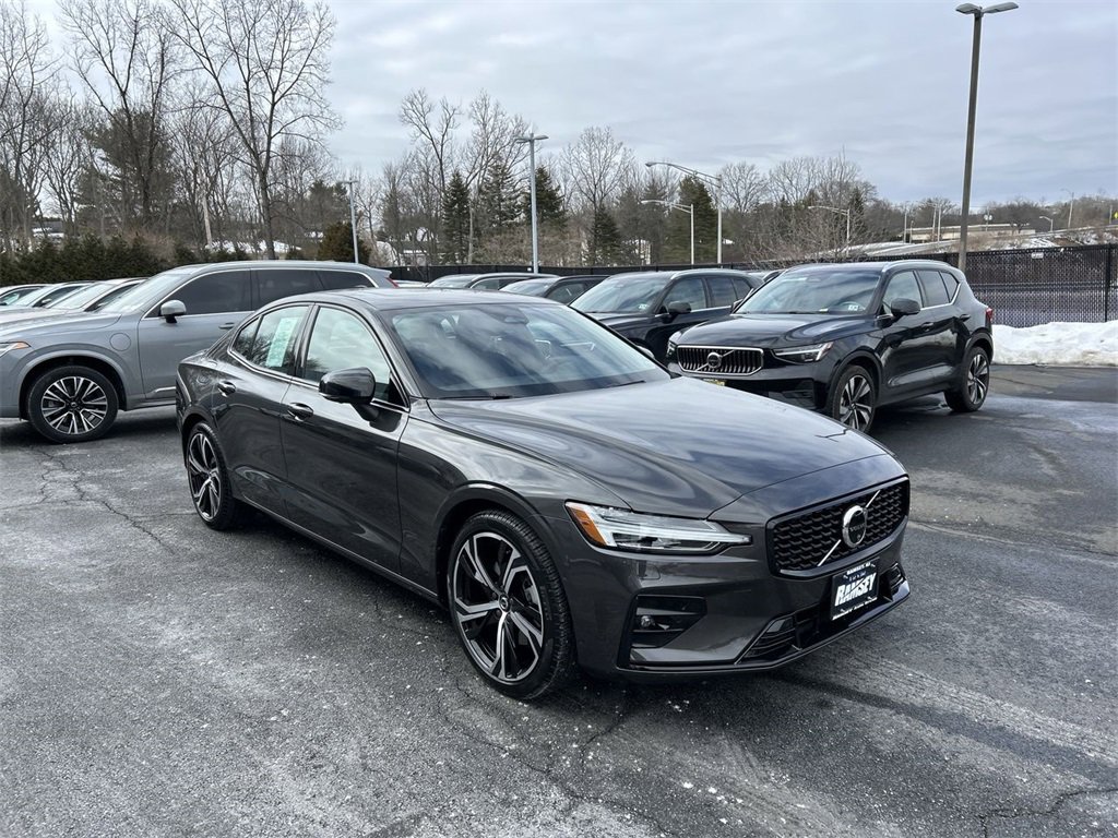 Certified 2025 Volvo S60 B5 Plus image 2